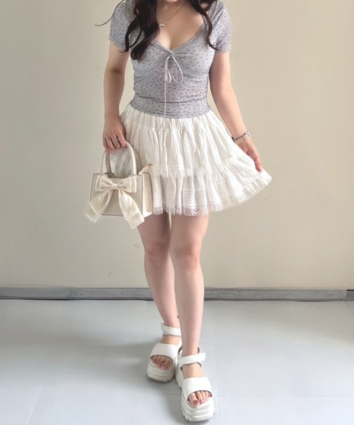 frunco（フランコ）の「【ZOZO限定】小花柄VネックTシャツ（Tシャツ/カットソー・レディース・ホワイト/グレー/ブラック/アイボリー・FREE）」の16枚目の写真