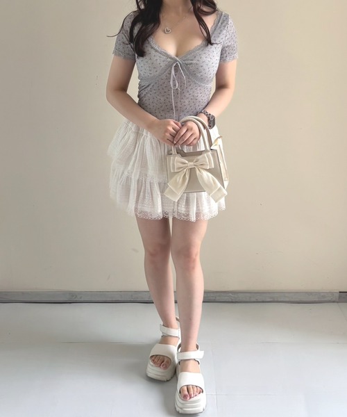frunco（フランコ）の「【ZOZO限定】小花柄VネックTシャツ（Tシャツ/カットソー・レディース・ホワイト/グレー/ブラック/アイボリー・FREE）」の17枚目の写真