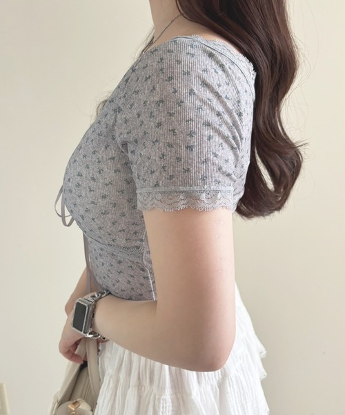 frunco（フランコ）の「【ZOZO限定】小花柄VネックTシャツ（Tシャツ/カットソー・レディース・ホワイト/グレー/ブラック/アイボリー・FREE）」の18枚目の写真