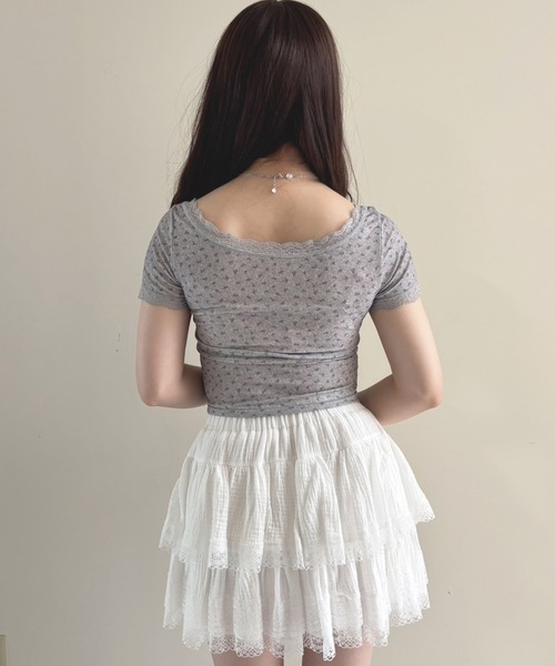 frunco（フランコ）の「【ZOZO限定】小花柄VネックTシャツ（Tシャツ/カットソー・レディース・ホワイト/グレー/ブラック/アイボリー・FREE）」の19枚目の写真