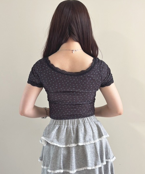frunco（フランコ）の「【ZOZO限定】小花柄VネックTシャツ（Tシャツ/カットソー・レディース・ホワイト/グレー/ブラック/アイボリー・FREE）」の11枚目の写真