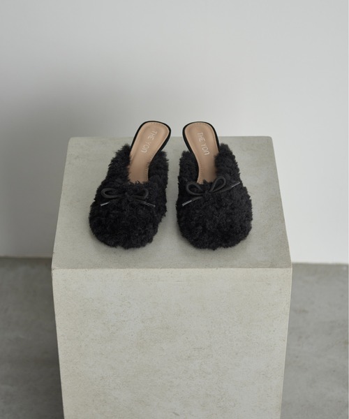 リボンアクセントフェイクファーミュール（パンプス）｜THE YOn