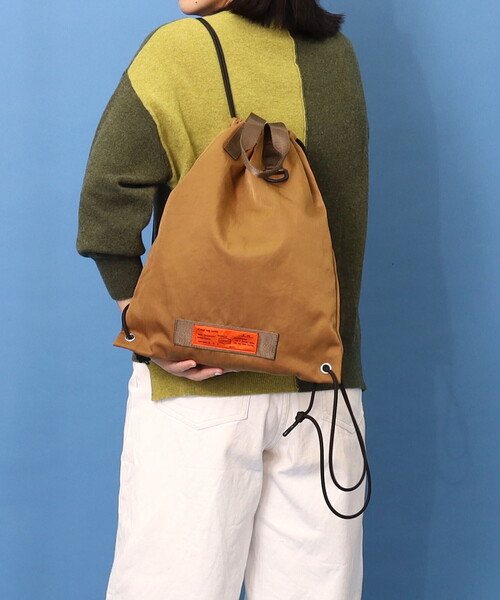 COOCO（クーコ）の「【ORANGE　TAGシリーズ】撥水ナイロンナップザック／Ａ４対応（バックパック/リュック・レディース・ブラック/ライトベージュ/キャメル・FREE）」の3枚目の写真