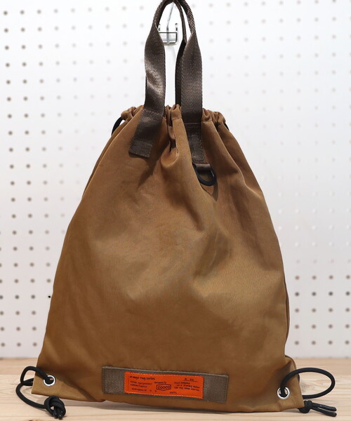 COOCO（クーコ）の「【ORANGE　TAGシリーズ】撥水ナイロンナップザック／Ａ４対応（バックパック/リュック・レディース・ブラック/ライトベージュ/キャメル・FREE）」の11枚目の写真