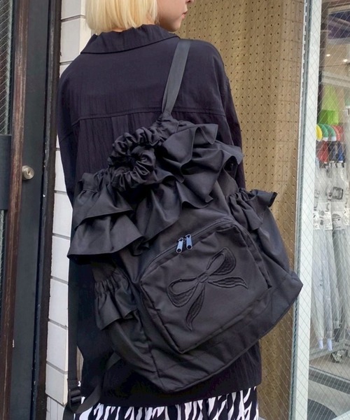 Candy Stripper（キャンディストリッパー）の「RIBBON FRILL ナップサック（バックパック/リュック・レディース・ブラック/ピンク・FREE）」の2枚目の写真