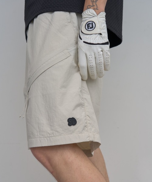 Mid 90s Club(ミッドナインティーズクラブ)の「Nylon Utility Simple Logo Shorts(その他パンツ・メンズ・ベージュ/ブラック・X-LARGE/LARGE/MEDIUM)」の2枚目の写真