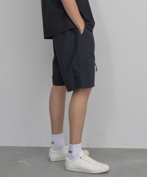 Mid 90s Club(ミッドナインティーズクラブ)の「Nylon Utility Simple Logo Shorts(その他パンツ・メンズ・ベージュ/ブラック・X-LARGE/LARGE/MEDIUM)」の7枚目の写真