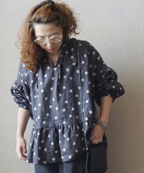 JOURNAL STANDARD LUXE(ジャーナルスタンダード ラックス)の「ヘムフリルギャザーブラウス(シャツ/ブラウス・レディース・ブラック/ブラック系その他・FREE)」の17枚目の写真