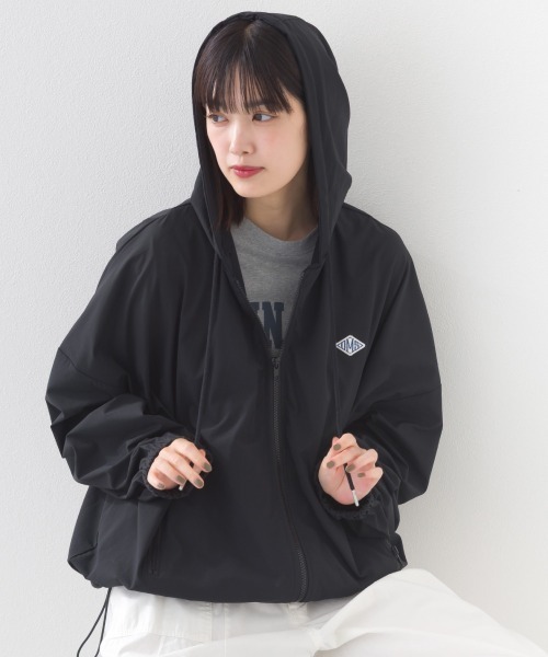 OMNES（オムネス）の「ナイロン リップストップジップアップ裾ドロストワッペンフーディパーカー（パーカー・レディース・ホワイト/ベージュ/ブラック/カーキ・FREE）」の3枚目の写真