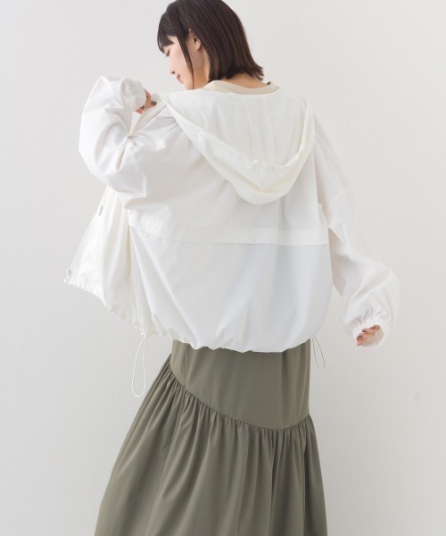 OMNES（オムネス）の「ナイロン リップストップジップアップ裾ドロストワッペンフーディパーカー（パーカー・レディース・ホワイト/ベージュ/ブラック/カーキ・FREE）」の11枚目の写真