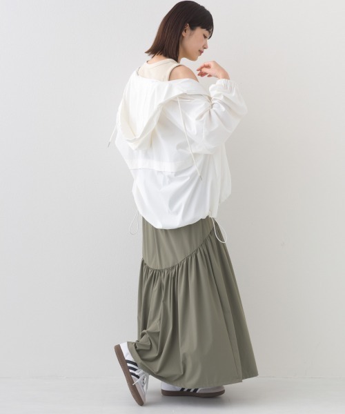 OMNES（オムネス）の「ナイロン リップストップジップアップ裾ドロストワッペンフーディパーカー（パーカー・レディース・ホワイト/ベージュ/ブラック/カーキ・FREE）」の13枚目の写真