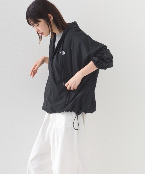 OMNES（オムネス）の「ナイロン リップストップジップアップ裾ドロストワッペンフーディパーカー（パーカー・レディース・ホワイト/ベージュ/ブラック/カーキ・FREE）」の15枚目の写真