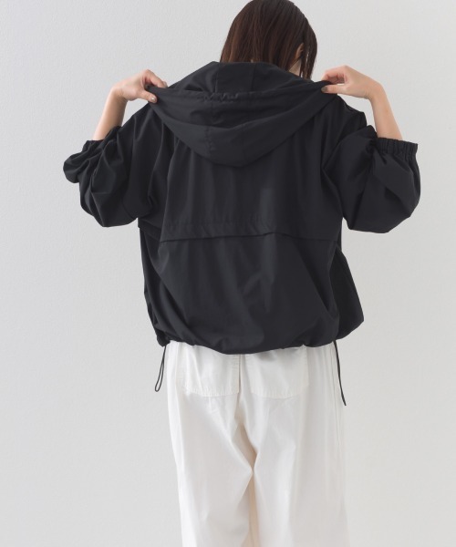 OMNES（オムネス）の「ナイロン リップストップジップアップ裾ドロストワッペンフーディパーカー（パーカー・レディース・ホワイト/ベージュ/ブラック/カーキ・FREE）」の16枚目の写真