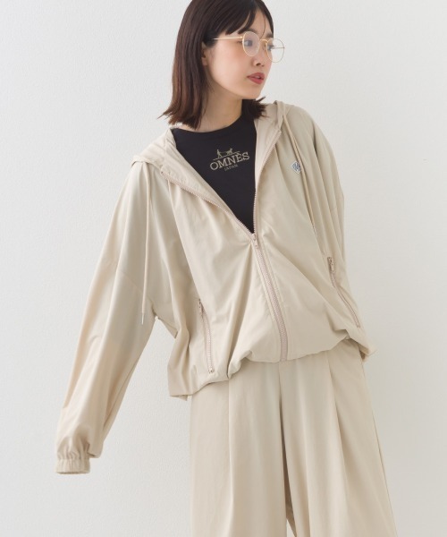 OMNES（オムネス）の「ナイロン リップストップジップアップ裾ドロストワッペンフーディパーカー（パーカー・レディース・ホワイト/ベージュ/ブラック/カーキ・FREE）」の19枚目の写真