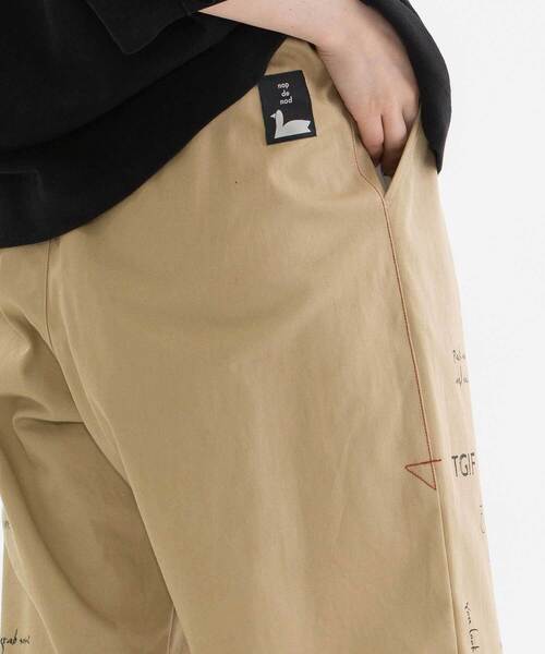 nop de nod(ノップドゥノッド)の「メッセージロゴプリントパンツ(その他パンツ・レディース・ベージュ/キャメル/カーキ/インディゴブルー・M)」の13枚目の写真