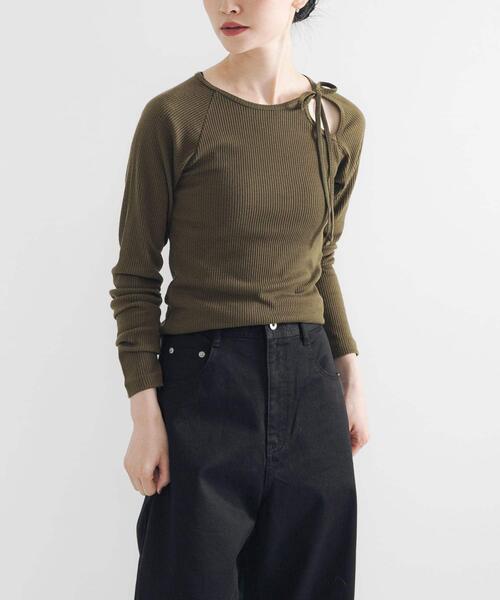 URBAN RESEARCH(アーバンリサーチ)の「カットアウトリブトップス(Tシャツ/カットソー・レディース・チャコールグレー/オフホワイト/カーキ・FREE)」の3枚目の写真