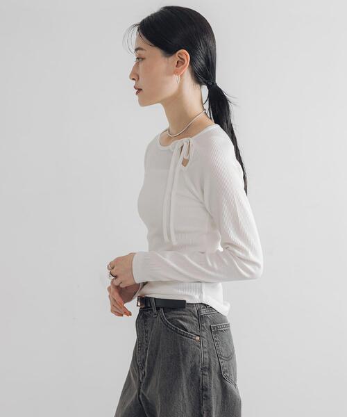 URBAN RESEARCH(アーバンリサーチ)の「カットアウトリブトップス(Tシャツ/カットソー・レディース・チャコールグレー/オフホワイト/カーキ・FREE)」の7枚目の写真