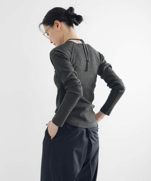 URBAN RESEARCH(アーバンリサーチ)の「カットアウトリブトップス(Tシャツ/カットソー・レディース・チャコールグレー/オフホワイト/カーキ・FREE)」の16枚目の写真