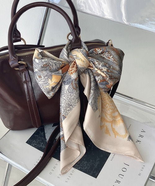 AS KNOW AS plus(アズノゥアズプラス)の「ヴィンテージ風大判スカーフ 90×90(バンダナ/スカーフ・レディース・F/E/D/C/B/A/H/J/K/L/G/I・FREE)」の3枚目の写真