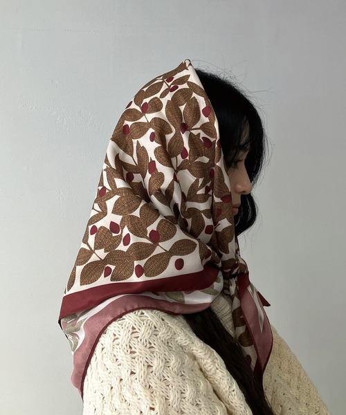 AS KNOW AS plus(アズノゥアズプラス)の「ヴィンテージ風大判スカーフ 90×90(バンダナ/スカーフ・レディース・F/E/D/C/B/A/H/J/K/L/G/I・FREE)」の4枚目の写真