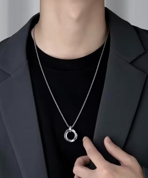 VIBGYOR（ヴィブジョー）の「リングペンダント ネックレス メンズ(BDS)（ネックレス・メンズ・シルバー/ブルー/ゴールド・FREE）」の2枚目の写真