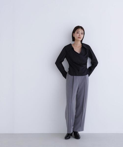 NATURAL BEAUTY BASIC(ナチュラルビューティーベーシック)の「◇カシュクールデザインブラウス(シャツ/ブラウス・レディース・ブラック/オフホワイト・MEDIUM/SMALL)」の4枚目の写真