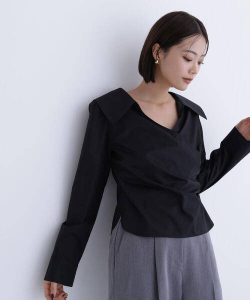 NATURAL BEAUTY BASIC(ナチュラルビューティーベーシック)の「◇カシュクールデザインブラウス(シャツ/ブラウス・レディース・ブラック/オフホワイト・MEDIUM/SMALL)」の2枚目の写真