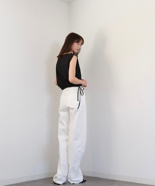 Reurie'(レウリィ)の「ドローストリングサイドリボントップ / 夏トップス ノースリーブ シンプル 大人カジュアル シャツ ブラウス リボン(シャツ/ブラウス・レディース・ブラック/ホワイト・FREE)」の18枚目の写真