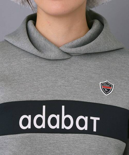 adabat（アダバット）の「【ADABAT NAVY】ブロッキングラインロゴフーディー（パーカー・レディース・グレー/ネイビー・38/40/42）」の3枚目の写真