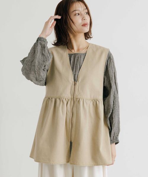 studio CLIP（スタディオクリップ）の「切り替えZIPフレアベスト（ベスト・レディース・ブラック/ライトブルー/ベージュ・FREE）」の10枚目の写真