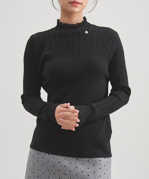 Lace Ladies(レースレディース)の「オフネック フリル チャーム付き ニット トップス(ニット/セーター・レディース・グレイッシュベージュ/ブラック/アイボリー/ダークグレー・FREE)」の3枚目の写真