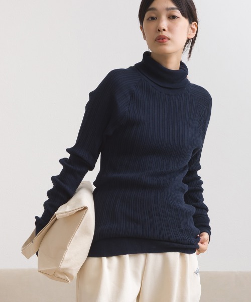 OMNES（オムネス）の「ランダムテレコタートルネック袖くしゅくしゅ長袖ニット（ニット/セーター・レディース・レッド/ダークグレー/ネイビー/ブラック/オフホワイト/ライトブラウン・FREE）」の6枚目の写真