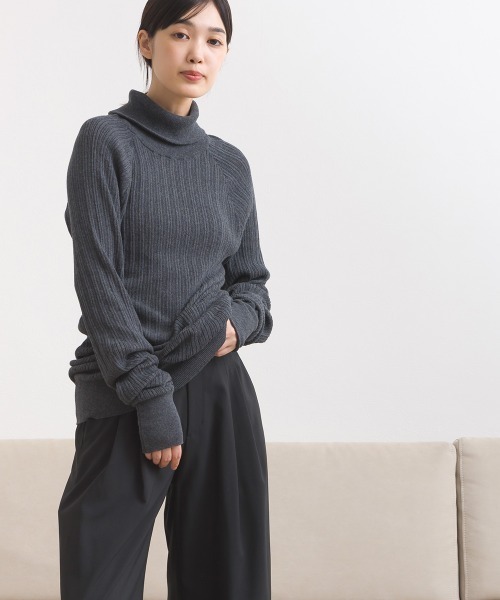 OMNES（オムネス）の「ランダムテレコタートルネック袖くしゅくしゅ長袖ニット（ニット/セーター・レディース・レッド/ダークグレー/ネイビー/ブラック/オフホワイト/ライトブラウン・FREE）」の16枚目の写真