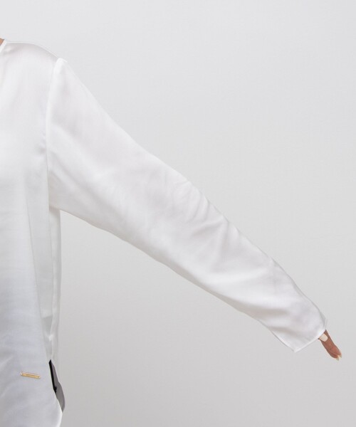 NOLLEY’S(ノーリーズ)の「◇【WEB限定】ウォッシャブルリラックスサテン長袖Tブラウス(シャツ/ブラウス・レディース・ホワイト・38)」の8枚目の写真