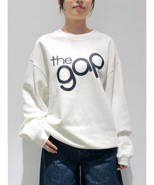 GAP（ギャップ）の「リラックスフィット GAPロゴ クルーネック スウェットシャツ（スウェット・メンズ・ネイビー/レッド/ブラック/オフホワイト/ライトブラウン・XS/S/M/L/XL）」の2枚目の写真