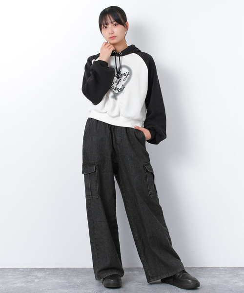 RiCO SUCRE(リコシュクレ)の「ワイドカーゴケミカルデニム(デニムパンツ・キッズ・ブラック/ネイビー・140/150/160)」の4枚目の写真