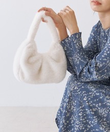 Fizz（フィズ）の「フェイクファーラウンドシルエットバッグ（ハンドバッグ）」