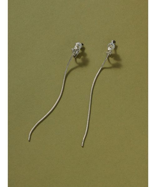 SNIDEL（スナイデル）の「ロングチェーンイヤリング（イヤリング・レディース・シルバー/ゴールド・F）」の2枚目の写真