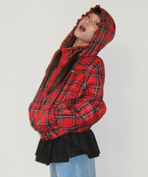 RONRON(ロンロン)の「PENDANT FRILL HOODIE WIND JUMPER RED CHECK(ナイロンジャケット・レディース・その他・FREE)」の2枚目の写真