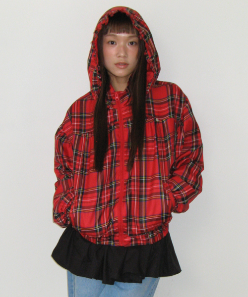 RONRON(ロンロン)の「PENDANT FRILL HOODIE WIND JUMPER RED CHECK(ナイロンジャケット・レディース・その他・FREE)」の4枚目の写真