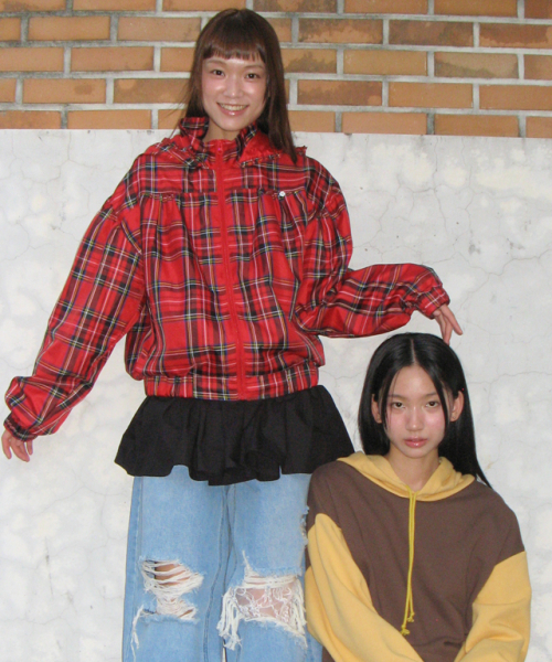 RONRON(ロンロン)の「PENDANT FRILL HOODIE WIND JUMPER RED CHECK(ナイロンジャケット・レディース・その他・FREE)」の6枚目の写真