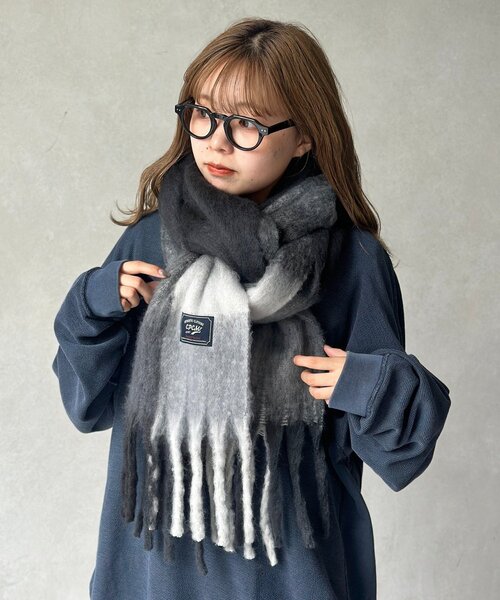 CPCM（シーピーシーエム）の「アソート柄バルキーマフラー（マフラー・レディース・ブラック/ベージュ/ネイビー・FREE）」の2枚目の写真