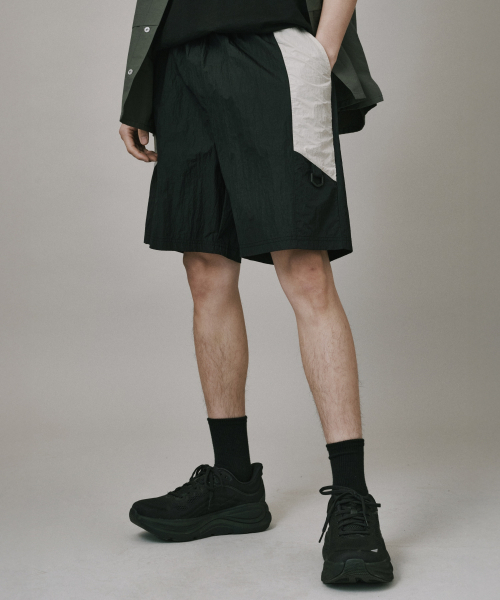 Verdnt（バーダント）の「ナイロンスプリットショートショーツ[ブラック]（その他パンツ・レディース・ブラック・SMALL/MEDIUM/LARGE）」の2枚目の写真