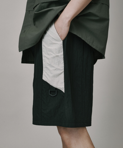 Verdnt（バーダント）の「ナイロンスプリットショートショーツ[ブラック]（その他パンツ・レディース・ブラック・SMALL/MEDIUM/LARGE）」の3枚目の写真
