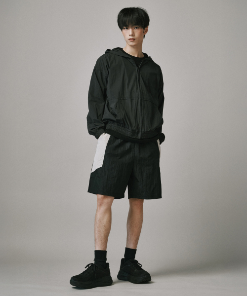 Verdnt（バーダント）の「ナイロンスプリットショートショーツ[ブラック]（その他パンツ・レディース・ブラック・SMALL/MEDIUM/LARGE）」の5枚目の写真
