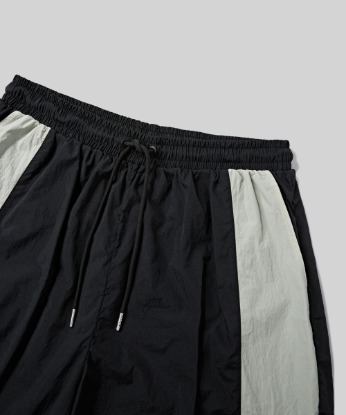Verdnt（バーダント）の「ナイロンスプリットショートショーツ[ブラック]（その他パンツ・レディース・ブラック・SMALL/MEDIUM/LARGE）」の7枚目の写真