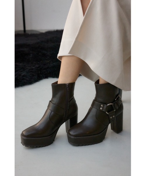 AZUL by moussy(アズールバイマウジー)の「エンジニアプラットフォームショートブーツ 靴(ブーツ・レディース・ブラック/ブラウン・SMALL/MEDIUM/LARGE)」の15枚目の写真