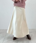 Futier land(フューティアランド)の厚地サテンスカート