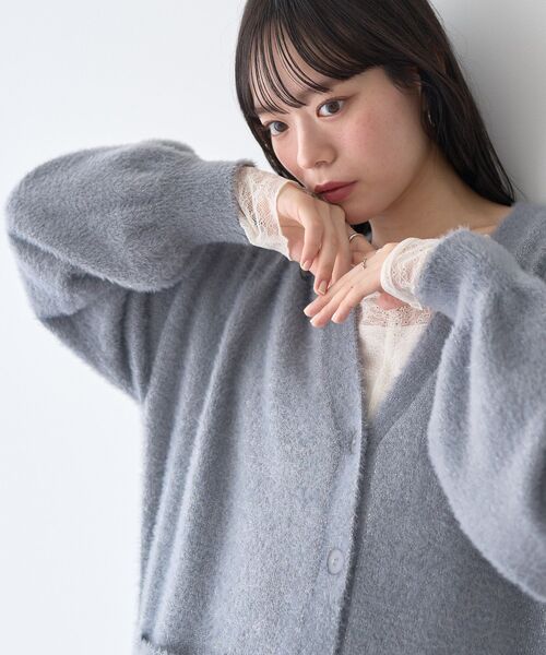 earth music&ecology(アースミュージックアンドエコロジー)の「ラメミニシャギーVネックニットカーディガン(カーディガン/ボレロ・レディース・チャコールグレー/ライトピンク/アイボリー/ライトグレー・FREE)」の20枚目の写真