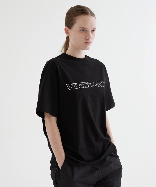HYII（ハイトゥ）の「[ユニセックス] スローガンプリントTシャツ ブラック（Tシャツ/カットソー・メンズ・その他・LARGE/MEDIUM/SMALL）」の2枚目の写真